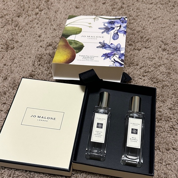 Jo Malone Fragrance Duo in English Pear & Freesia and Wild Bluebell